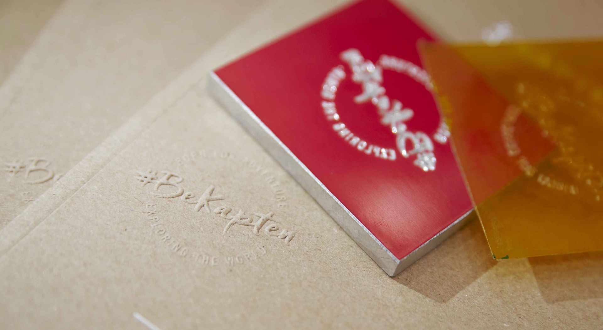 Kapten&Son, Katalog, Klebebindung, Blindprägung
