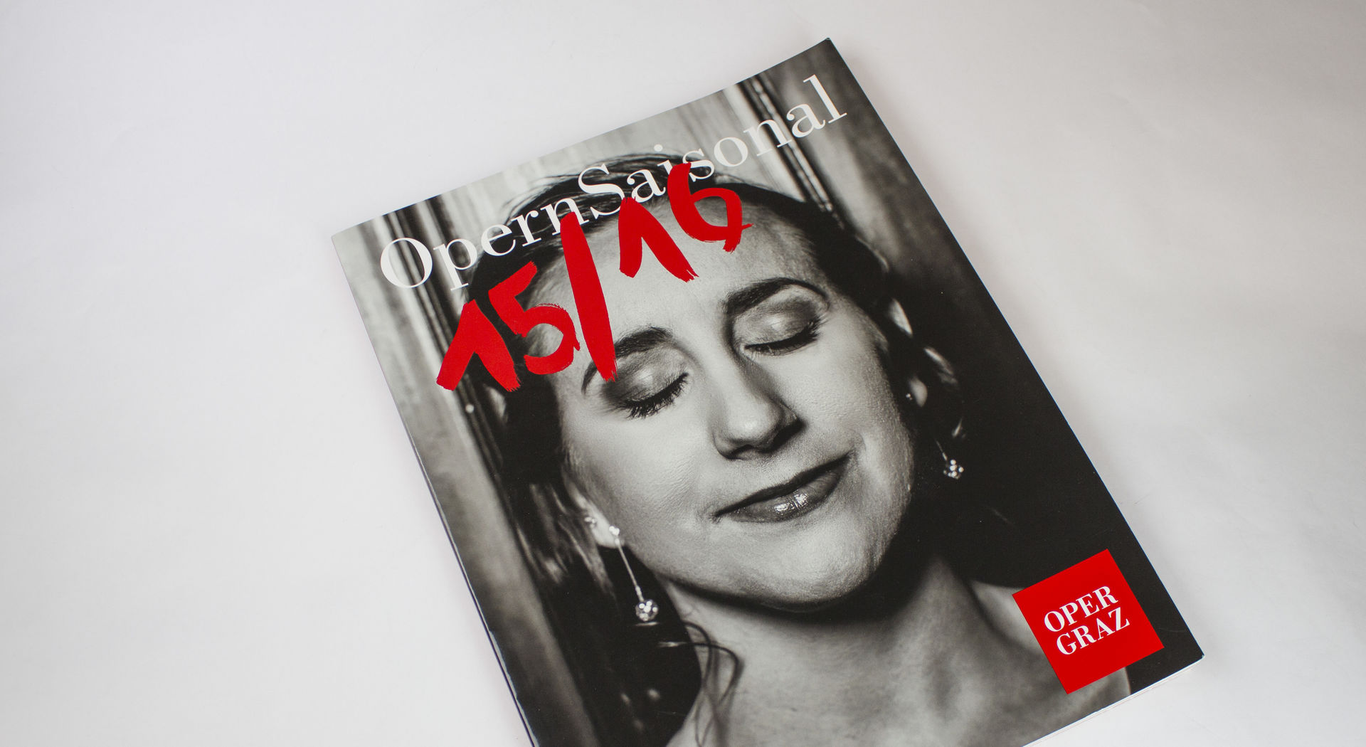 Magazin, Jahresvorschauheft, Klebebindung, UV-Lack, Cover, Opernhaus Graz
